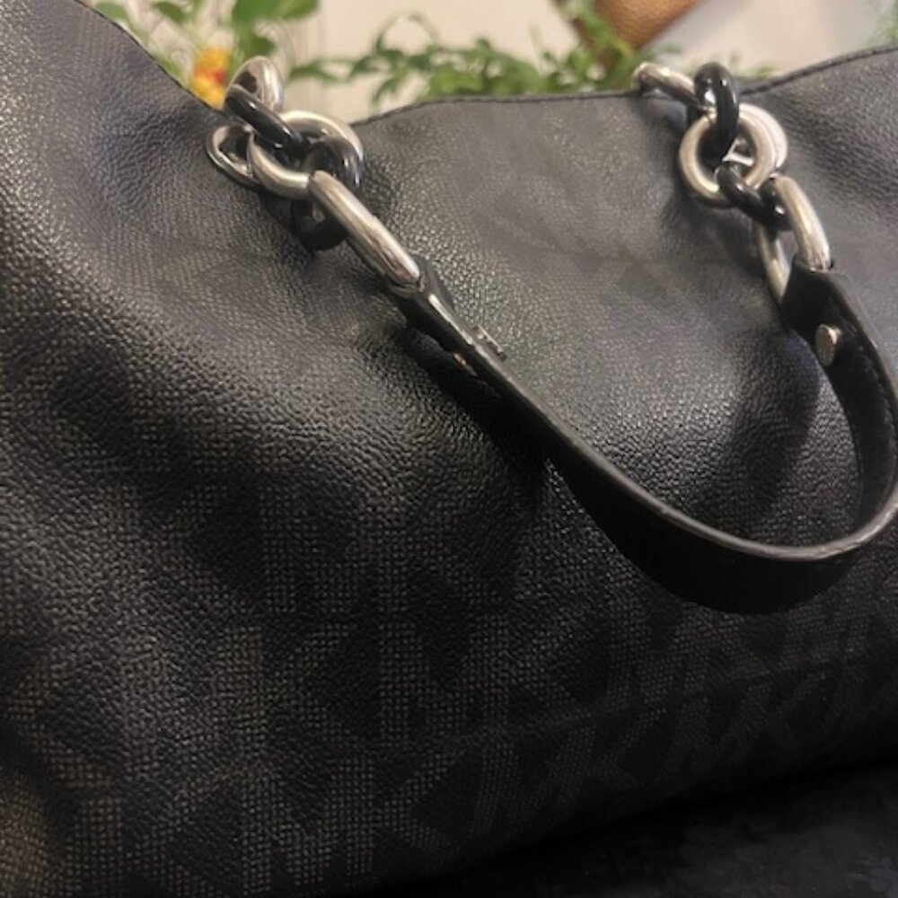 Michael Kors Cynthia Handbag - Picture 2 of 15